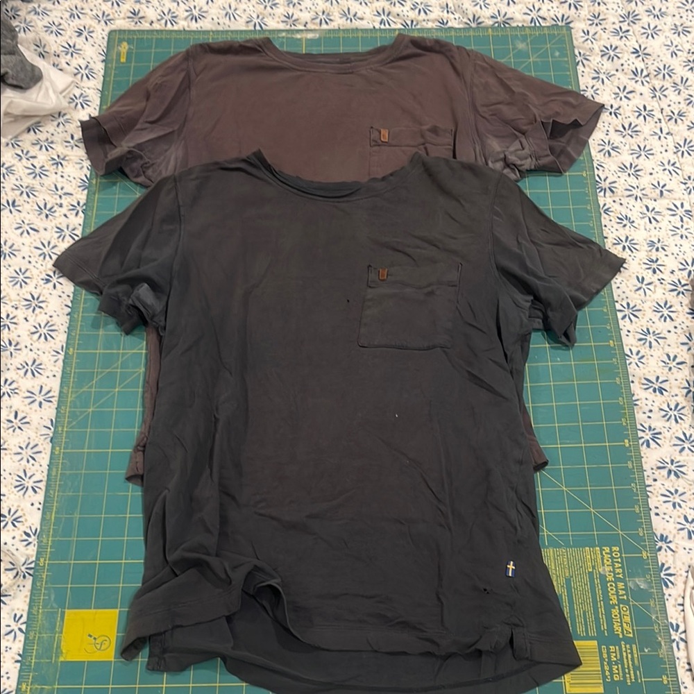 Fjallraven Men's Black and Gray T-Shirts medium Ovik pocket
